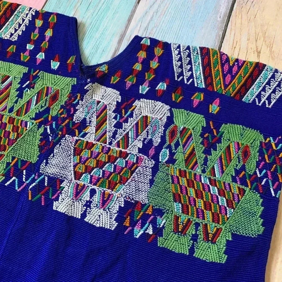 Beautiful Guatemalan huipil embroidered top - Picture 8 of 9